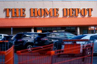 Trabaja como jornalero en San Fernando y así huyó en una redada del ICE en Home Depot
