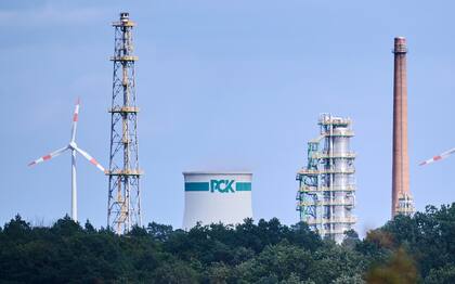 Una refinería de PCK en Schwedt, Alemania. (Annette Riedl/dpa)