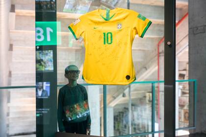 Una reliquia: la camiseta que usó Pelé en la final contra Italia en el Mundial de 1970.