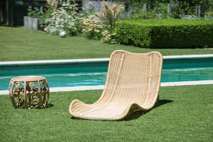 Una reposera para entregarse al descanso al ras del suelo.