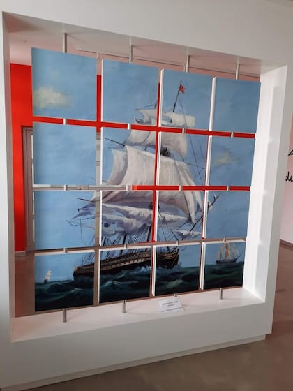 Una representación artística de la HMS Swift en el museo Mario Brozoski, en Puerto Deseado