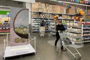 El Bellas Artes va al supermercado con una oferta de su colección para llegar a más gente
