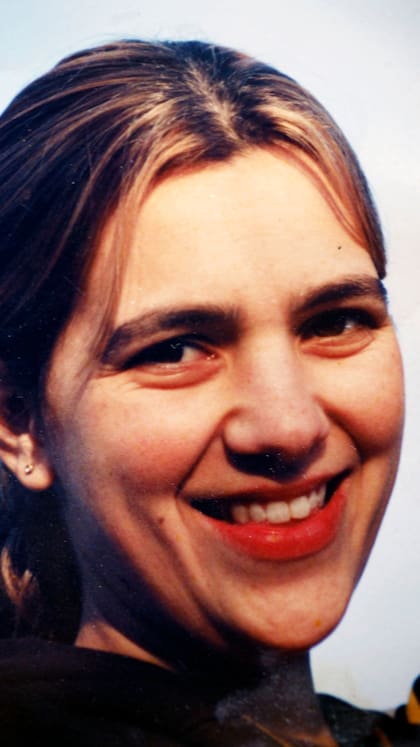 Una reproducción de una foto familiar muestra a Rosana Galliano