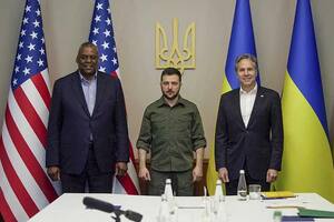 Una reunión del secretario de Defensa de EE.UU., Lloyd Austin, Zelensky y Blinken en Kiev