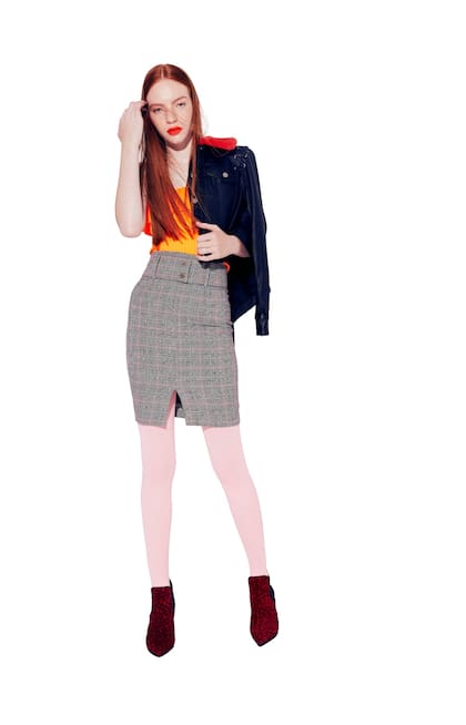 Una reversión de la falda recta y ceñida a la cintura