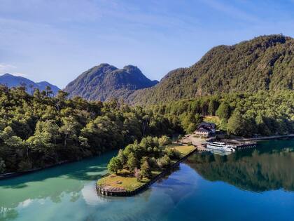 Una ruta que llega a Bariloche es la 237, que poco antes de llegar cambia su nombre a la ruta 40