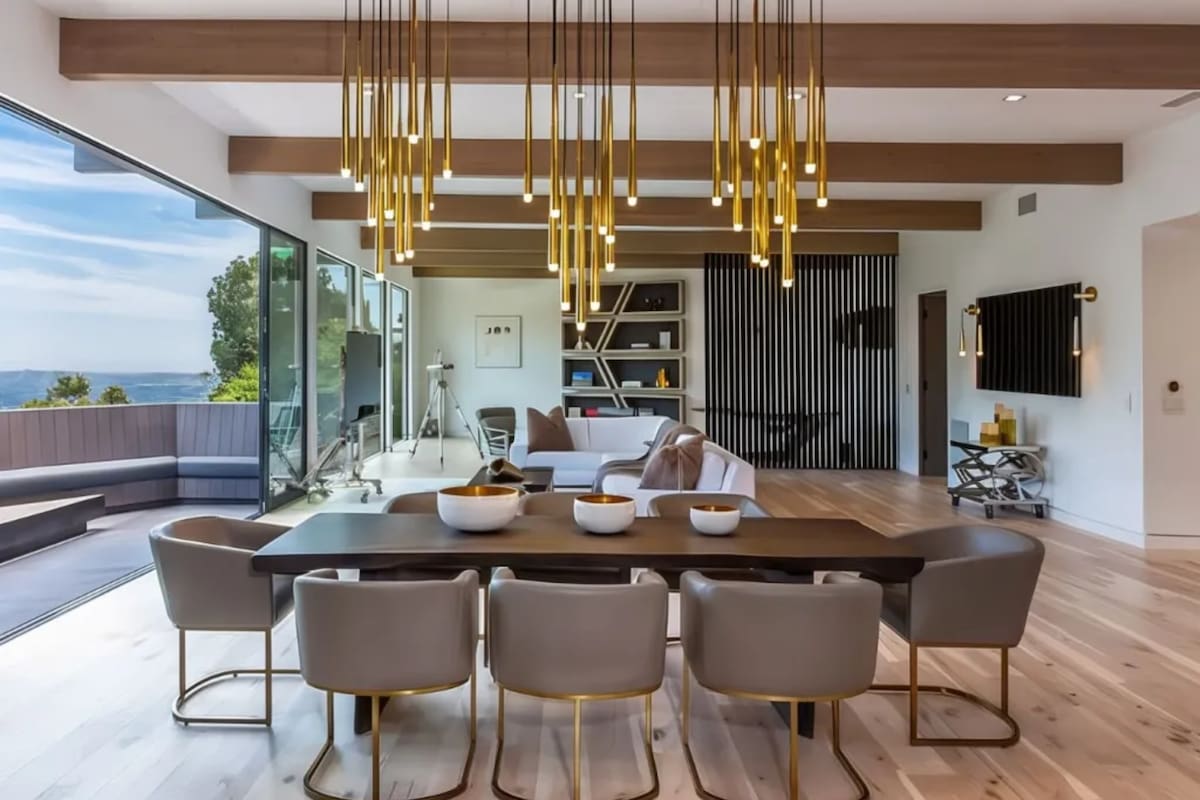 Home 7 una sala de estar que se destaca por su AVJQ7DPVS5BN3AYA7CHMU4P4IU