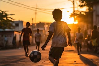 La vieja ley que California quiere derogar y que multa a quienes juegan pelota en la calle
