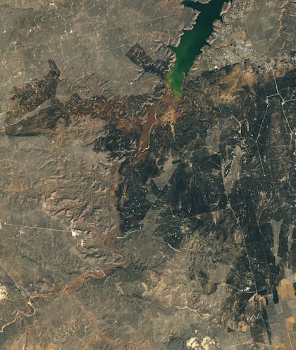 Una segunda imagen muestra las zonas afectadas alrededor de Fritch y el lago Meredith