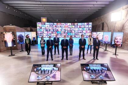 Una semana atrás, Arroyo acompaño a Fernández en el anuncio de la ampliación de la Tarjeta Alimentar para las madres y padres con hijos de hasta 14 años; la medida generó revuelo entre los dirigentes sociales, quienes exigieron trabajo por sobre "asistencialismo"