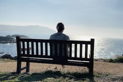 Una soledad doliente y una angustia intensa se apoderaron de Daniela, que intentaba recordar que ella había elegido el camino, que estaba recién llegada y que debía intentar salir adelante.