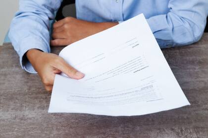 Una solicitud de DACA rechazada no siempre implica deportación, pero puede tener consecuencias legales si hay antecedentes penales.