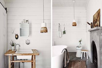 Una slida mesa de madera se convirti en vanitory con una bacha blanca y grifera cromada. El botiqun es de poca.