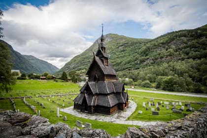 Una stavkirke es una iglesia cristiana medieval de madera que alguna vez fue común en el noroeste de Europa.
