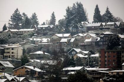 Casas cubiertas de nieve en la ciudad de Seattle