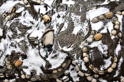 Redes de pesca en un astillero local