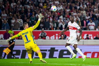 Una sutileza de cuando jugaba por Stuttgart en 2023, el año de su explosión; el del sur de Alemania fue su último club anterior a Borussia Dortmund, que pagó por el "apenas" 9.000.000 de euros.
