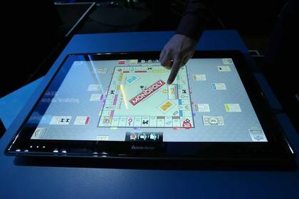 Una tableta Lenovo de grandes dimensiones. La producción de dispositivos móviles superó a las PC en la compañía china, de acuerdo a un reporte de Lenovo