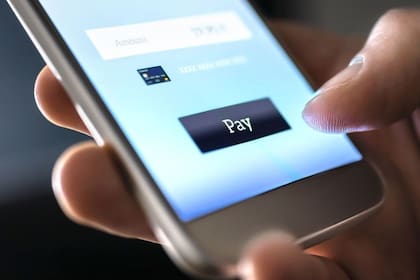 Una tarjeta de débito virtual es una versión digital de una tarjeta física, y su principal diferencia es que utiliza un número desechable (iStock)