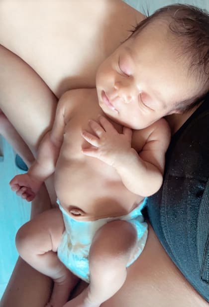 Una tierna imagen de Bendi mientras duerme la siesta plácidamente