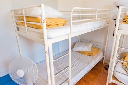 Una típica cama cucheta en un hostel