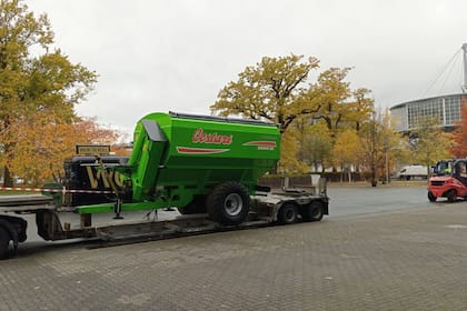 Una tolva de Cestari llegando al predio ferial en Hannover