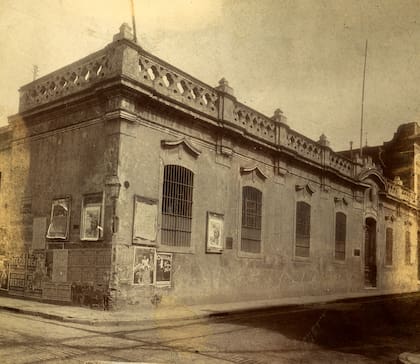 La casa fue escenario sangriento de las Invasiones Inglesas. Allí vivió la familia Del Pino.