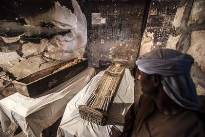 Varios sarcófagos con momias intactas fueron hallados en el lugar