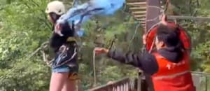 Una turista murió tras la ruptura de una cuerda de seguridad en una hamaca extrema en China