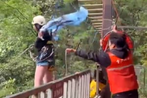 Una turista murió tras la ruptura de una cuerda de seguridad en una hamaca extrema en China