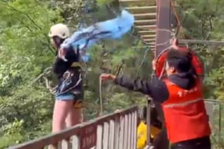 Una turista murió tras la ruptura de una cuerda de seguridad en una hamaca extrema en China