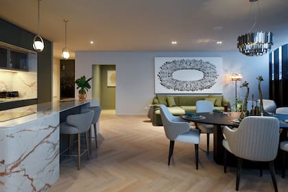 Una unidad modelo con cocina, comedor y living integrados