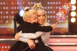 Una usuaria de Twitter acusó a Luciana Salazar de teñir a su hija y desató un feroz debate en la red social