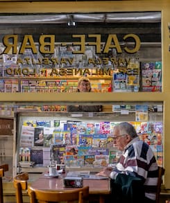 En qué bar se sirvió el primer café con leche de Buenos Aires y en cuál se sigue haciendo el terrón de azúcar