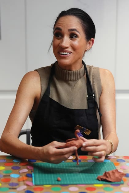 Una vez en el museo, Meghan participó de una actividad de creación de maquetas junto a los veteranos y sus familias