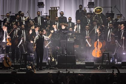 Una vez más, la banda transitó con soltura distintos caminos como el pop, el rock, el candombe, el reggae, el ska y la balada