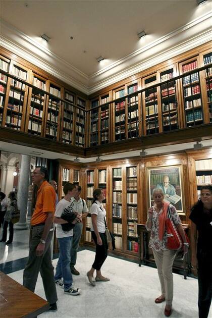 Una vez por año la Real Academia Española abre sus puertas al
público general