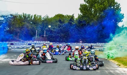 Una vez que el piloto amateur domina el alquiler, el paso natural es el salto a categorías como la ZN PRO, que reúne a 140 pilotos mensuales, o la Kart Plus