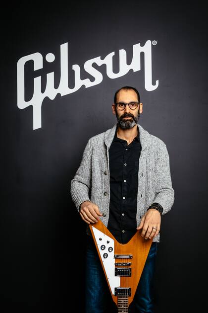 Una vez que Gueikian creó su propio fondo de inversión, comenzó a comprar la deuda de Gibson, con lo que pudo acceder a su presidencia