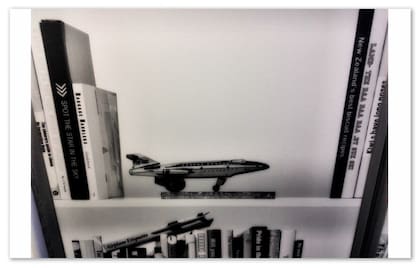 Una vida. Muchas historias y dimensiones. (Foto tomada del empapelado del baño de Air New Zealand)