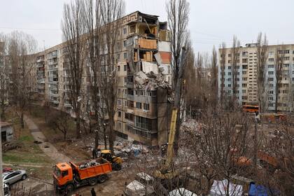 Una visión general de la destrucción de un edificio en Odessa tras un ataque con drones rusos