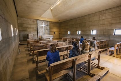 Una visita a la capilla de la bodega Salentein, que tiene en su entrada la imagen de Las bodas de Caná y de La última cena, que refieren al vino en la Biblia