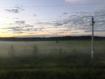 Una vista a los alrededores de Kazan desde la ventanilla del tren