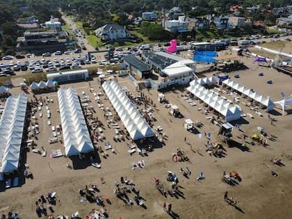 Una vista aérea de Casa Mar, el parador de moda en Pinamar al que concurren figuras políticas