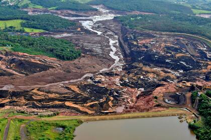 Una vista aérea de la destrucción en la mina explotada por Vale SA