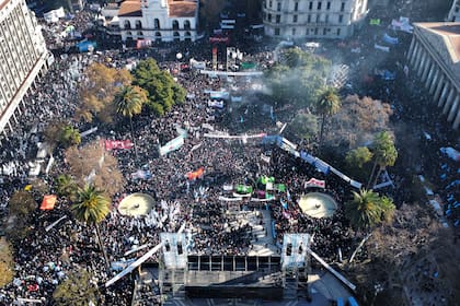 🔴 Las repercusiones de la marcha del PJ en apoyo a Cristina Kirchner y las últimas noticias de Javier Milei, en VIVO - Image 2