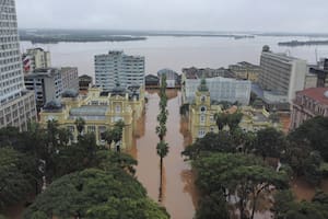 “Es terrible. Hay gente que perdió todo y el agua sigue subiendo”: el relato de dos argentinos atrapados en Porto Alegre