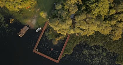 Una vista aérea del corral construido para que los ejemplares de nutria gigante puedan vivir y reproducirse