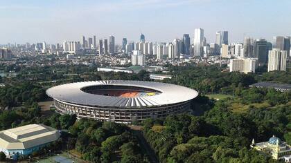 Una vista aérea del GBK Stadium, de Yakarta, donde Argentina jugará el lunes contra Indonesia su segundo partido amistoso de la gira por Asia