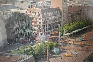 Un auto atropelló a una multitud en Leipzig: por lo menos dos muertos y varios heridos